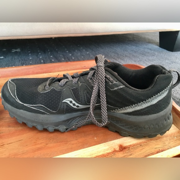 Women’s Saucony sneakers black size 8.5 - Picture 2 of 3